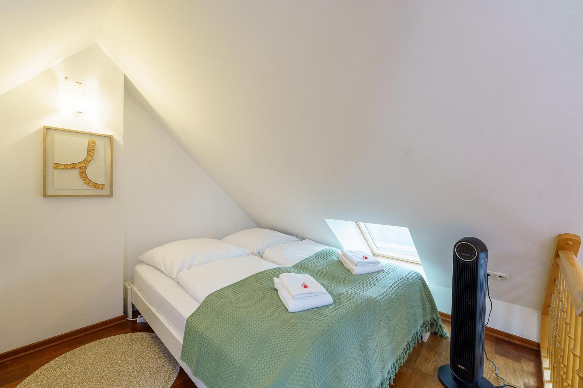 Maisonette Am Holstentor Mit Dachterrasse Und Heimkino Любек Экстерьер фото