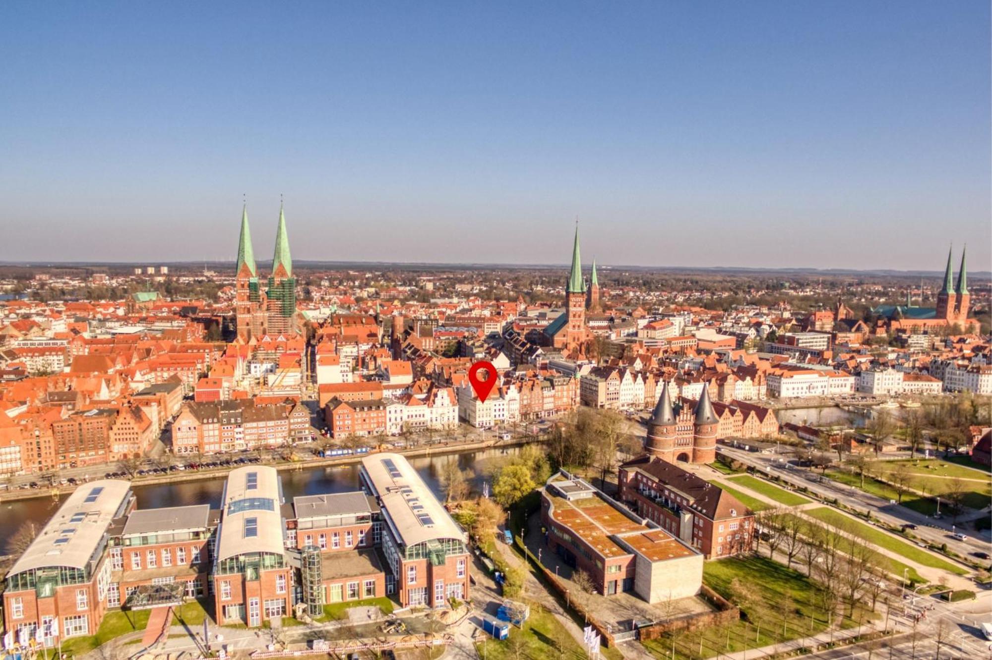 Maisonette Am Holstentor Mit Dachterrasse Und Heimkino Любек Экстерьер фото